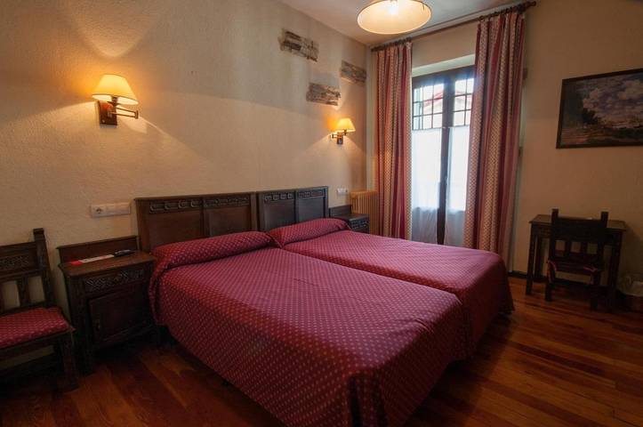 Maison d’hôte pour 34 personnes, avec piscine et bassin pour enfant ainsi que terrasse et jardin en Navarre - 3