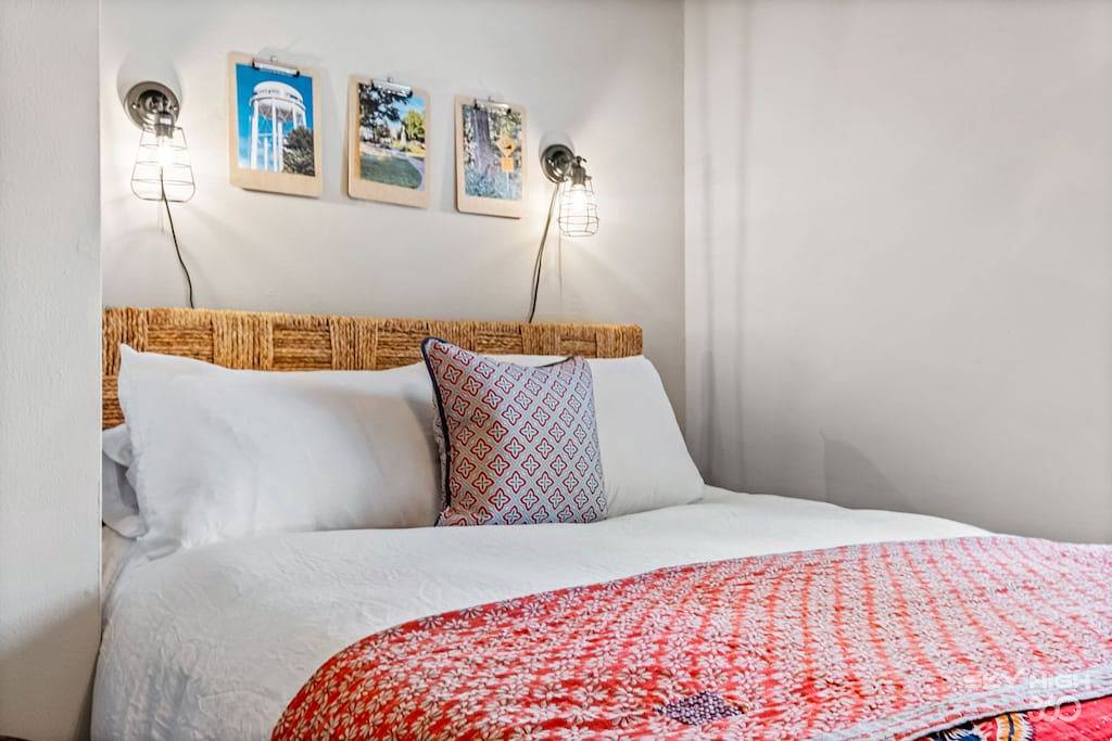 The Orange Door just steps from art, trails & dining in Bentonville, Ozark Mountains