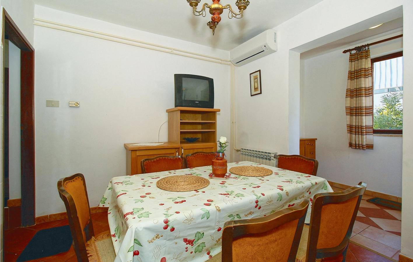 Appartamento intero, Accogliente appartamento con terrazza e giardino, a 400 m dalla spiaggia in Parenzo, Parenzo (Grad)