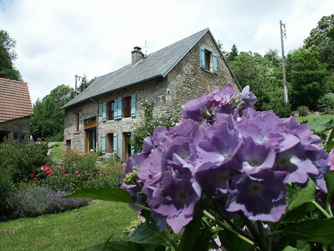 Gite A la croisée des chemins (23G944) in Lépinas, Région de Guéret