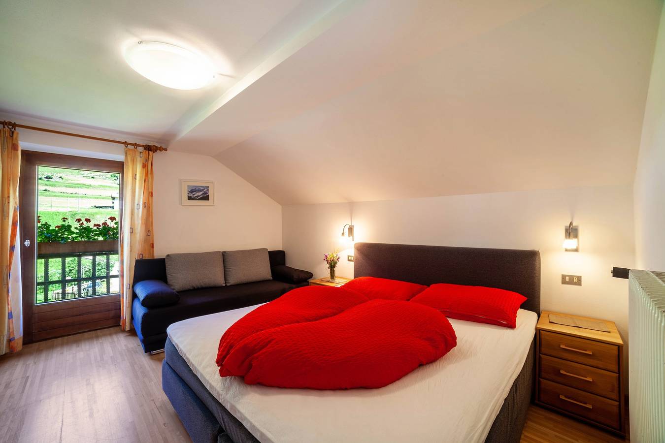 Geheel appartement, Appartement "Rieglhof Kükennest" met Uitzicht op de Bergen, Tuin & Wi-Fi in Graun, Zuid-Tirol