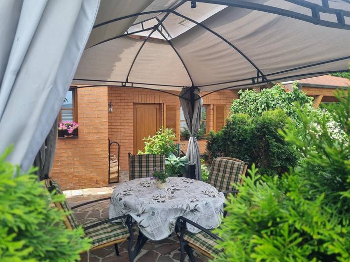 Ferienwohnung für 2 Personen, mit Balkon/Terrasse und Balkon sowie Terrasse in Fränkisches Weinland