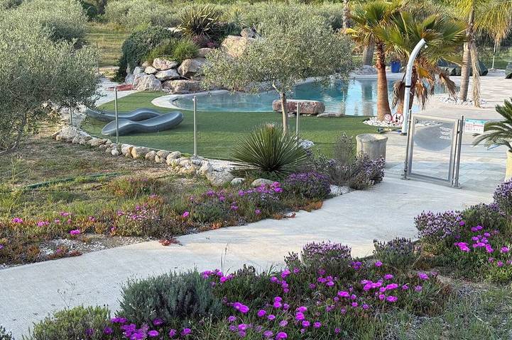 Villa pour 4 personnes, avec piscine ainsi que terrasse et jardin - 1