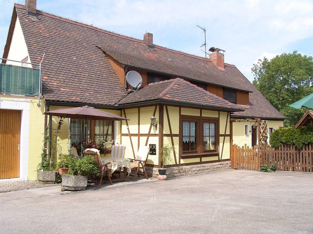 Gästehaus "Gisela" im fürstlichen Fischhaus - Doppelzimmer in Schillingsfürst, Romantische Straße