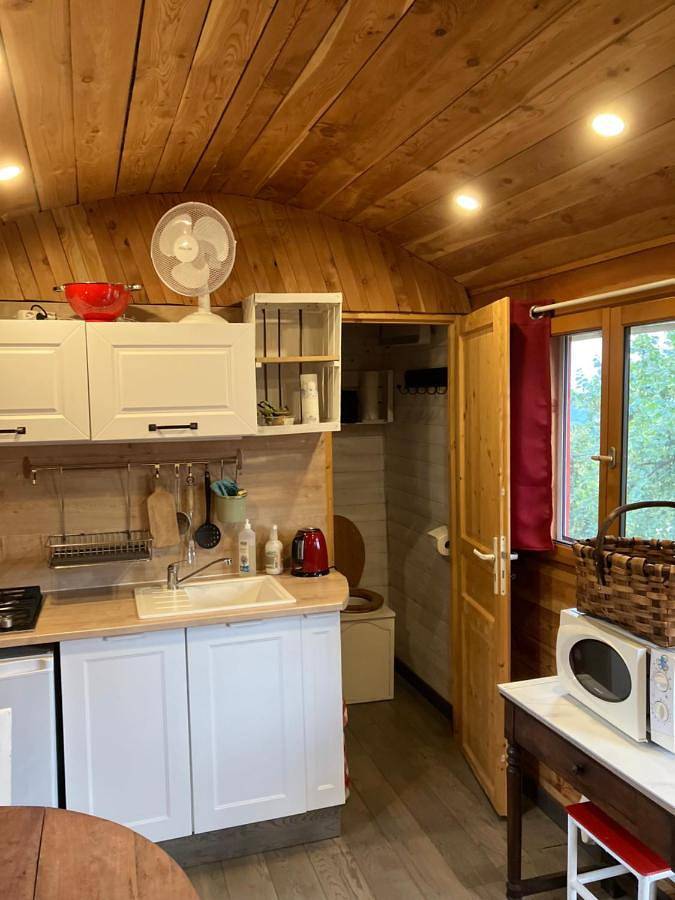 Gîte pour 3 personnes, avec terrasse et vue, animaux acceptés à Entrepierres