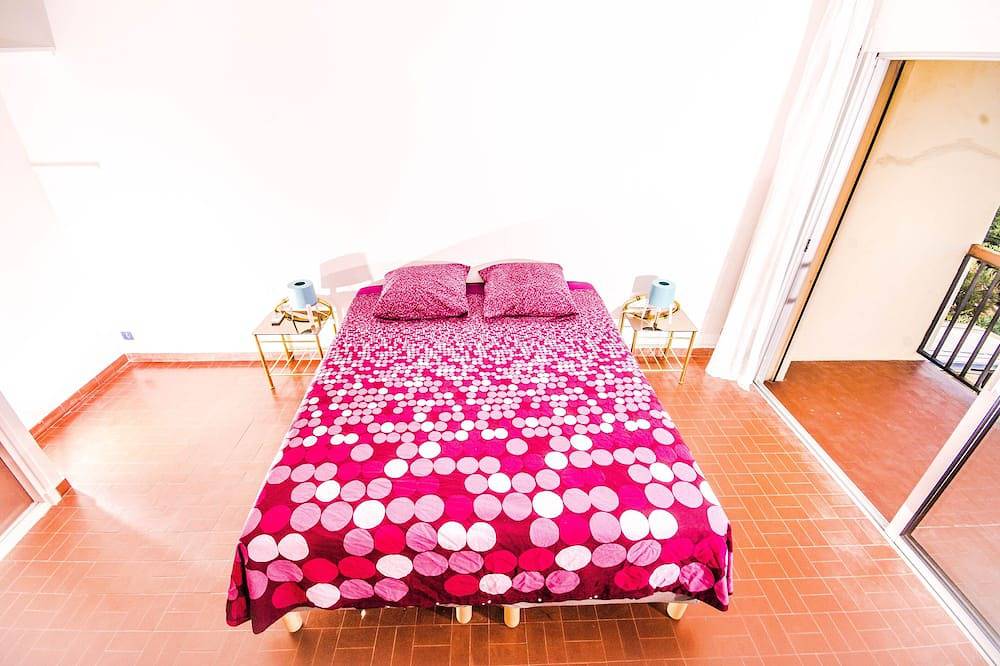Villa 130m2, piscine,5 ch, 500m des plages et tous commerces, vue mer, au calme. in Carqueiranne, Côte méditerranéenne (France)