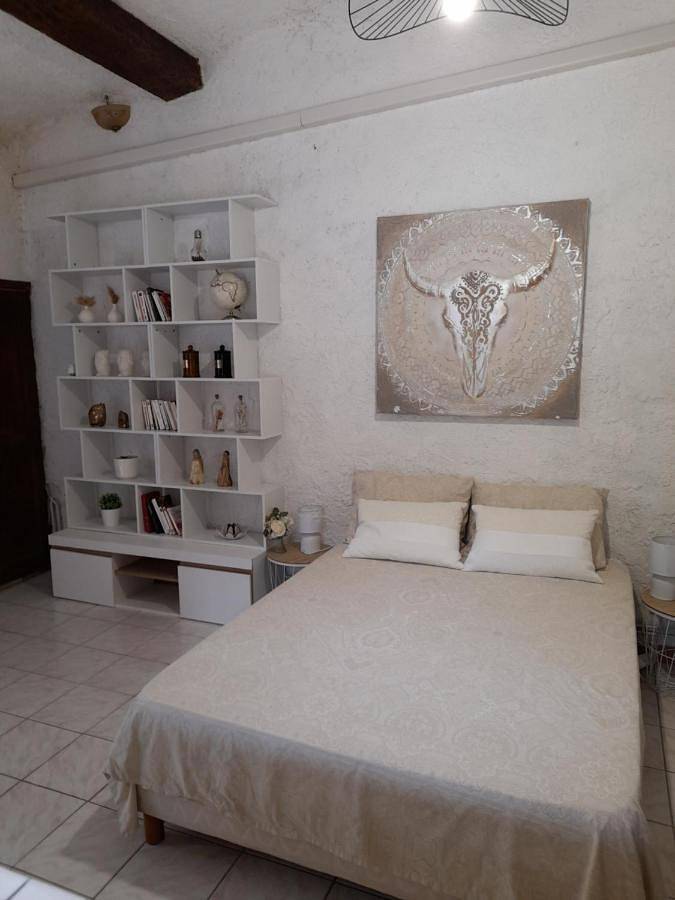 Maison d’hôte pour 2 personnes, avec terrasse et vue à Rocbaron