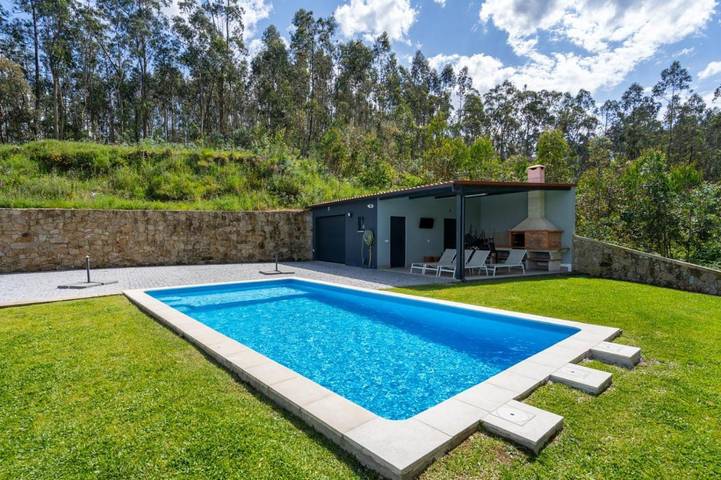 Location de vacances pour 7 personnes, avec piscine ainsi que jardin et vue dans Vila Verde - 2