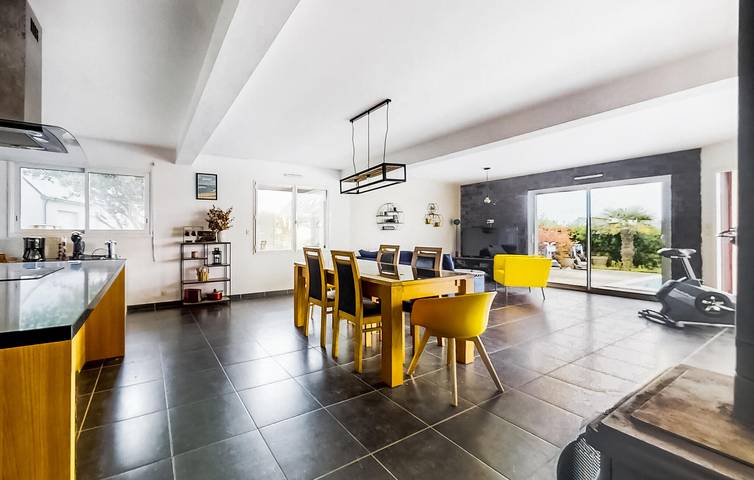 Appartement avec vue sur la mer, piscine et parking, à 2 km de la plage in Audierne, Côte de Cornouaille