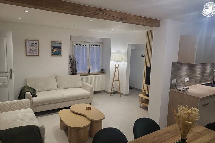 Gîte pour 6 personnes, avec terrasse à Dinan
