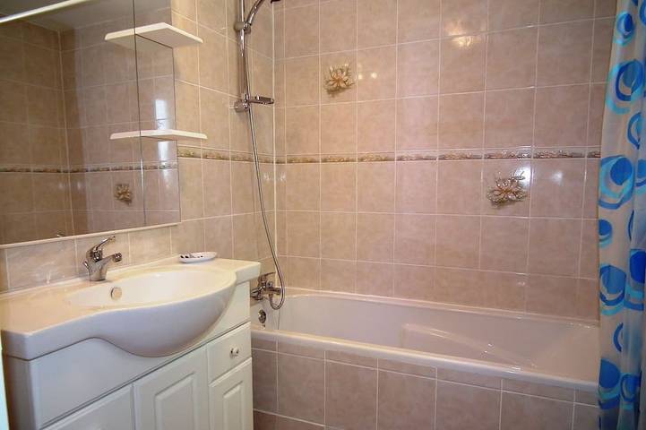 Gîte pour 9 personnes, avec sauna et jardin ainsi que piscine et jacuzzi à Gavaudun - 4