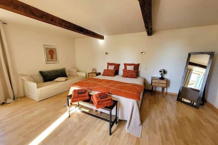 Gîte pour 6 personnes, avec jardin ainsi que piscine et sauna, animaux acceptés à La Sauvetat