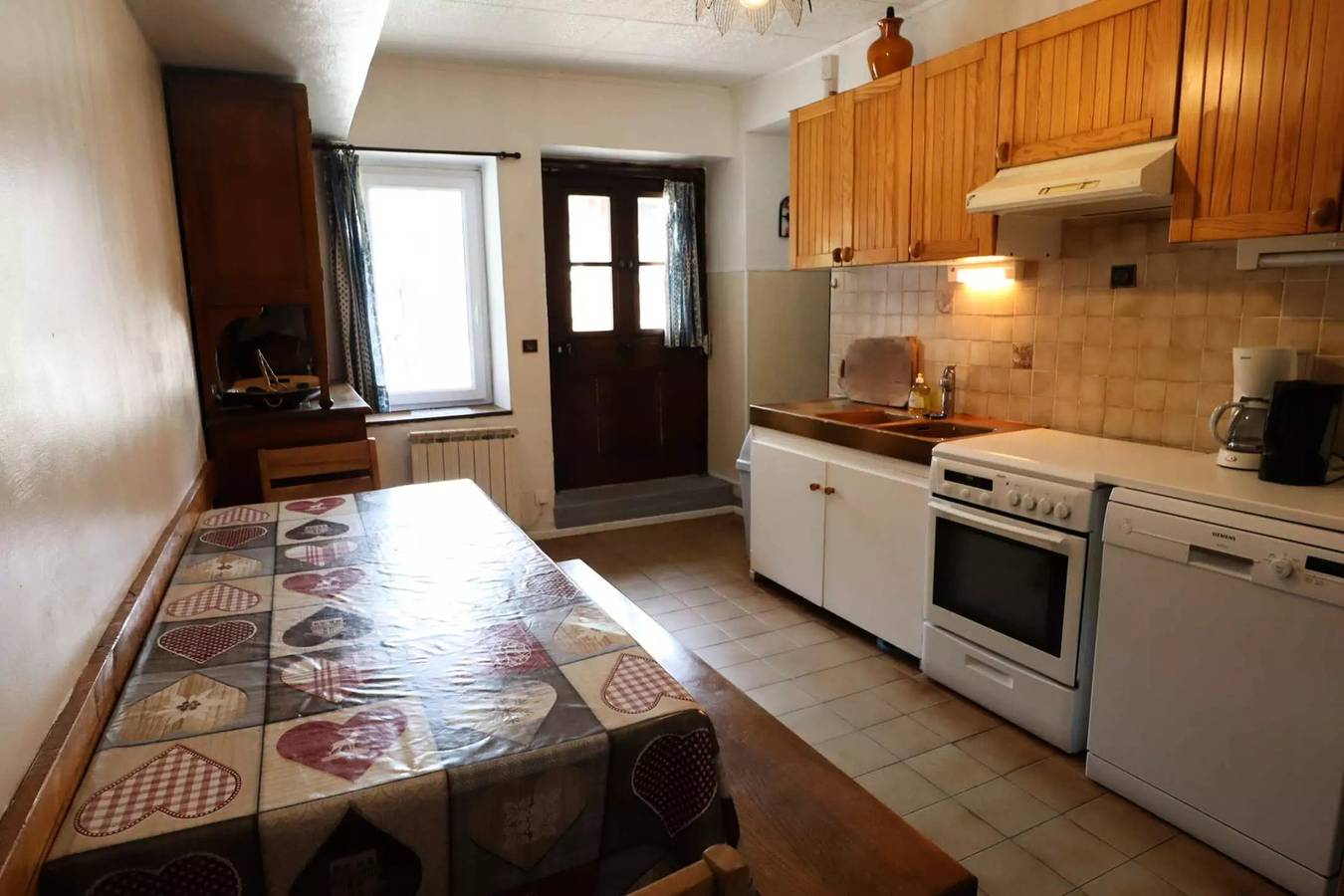 Entire apartment, Vacation rental. Spacious apartment 6 pers. in the village in Arêches, Beaufort (Rhône-Alpes)