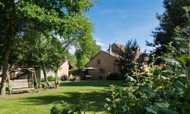Location de vacances pour 4 personnes, avec vue ainsi que piscine et jardin, animaux acceptés à Savigné-sous-le-Lude - 3