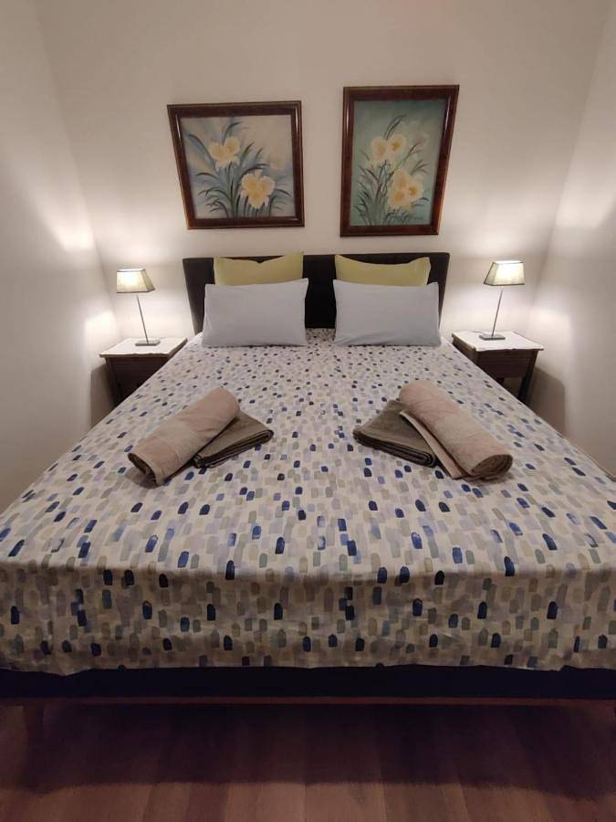 Chambre d’hôte pour 2 personnes, avec jardin ainsi que vue et terrasse
