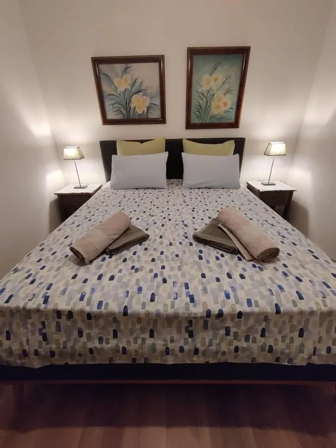 Bed and breakfast for 4 people, with view and terrace as well as garden - 1