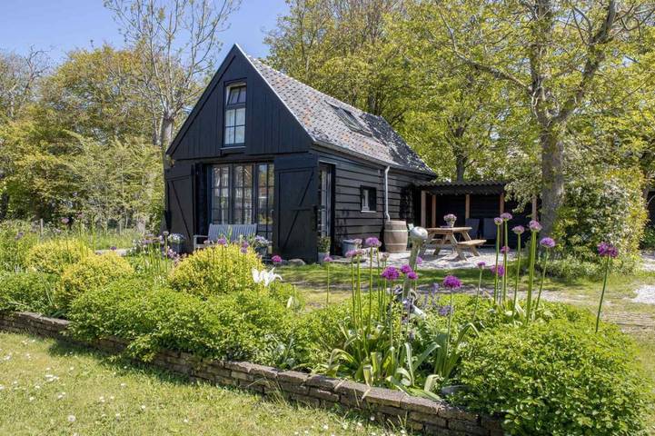 Ferienhaus für 4 Personen, mit Terrasse und Garten in Schoorl