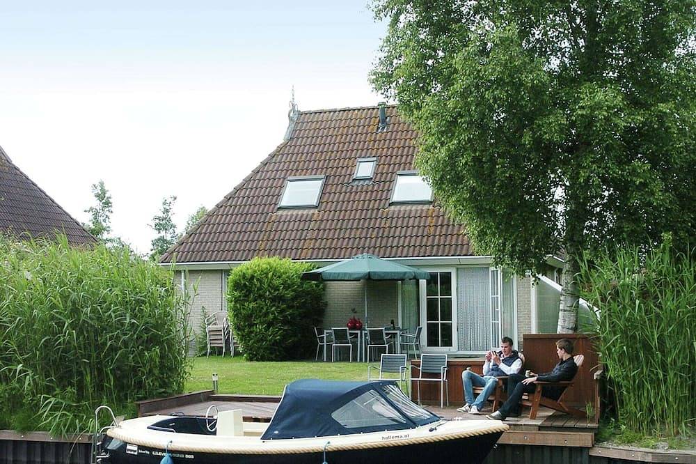 Wellness aan het Water in Earnewoude in Eernewoude, Nationaal Park De Alde Feanen