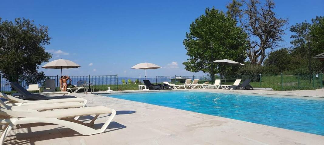 Gîte pour 4 personnes, avec vue sur le lac et piscine ainsi que vue et terrasse à Lugrin - 2