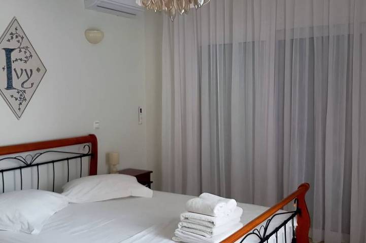 Bungalow für 10 Personen, mit Balkon und Whirlpool sowie Garten und Pool auf den Peloponnes - 2