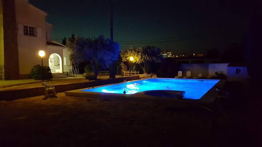 Location de vacances pour 15 personnes, avec piscine ainsi que jardin et jacuzzi à Sant Joan d'Alacant - 3