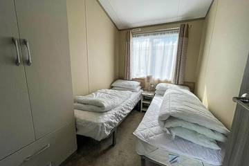 Static Caravan for 6 People in Waveney District, Suffolk, Photo 2