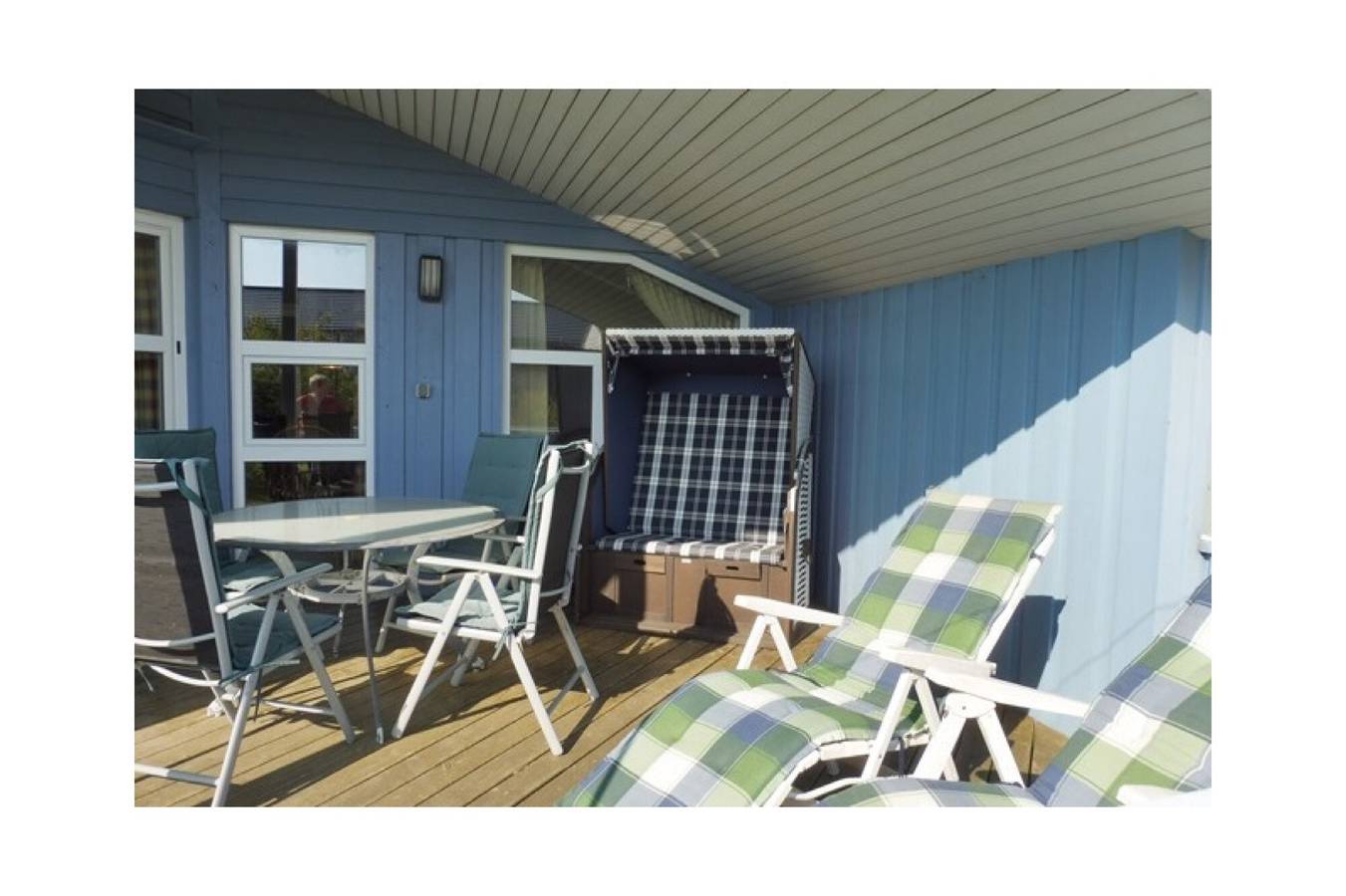 Ganze Wohnung, Ferienwohnung 'Ferienhaus Ty Glaz' mit gemeinsamer Terrasse, gemeinsamem Garten und Wi-Fi in Wesselburenerkoog, Nordseeküste