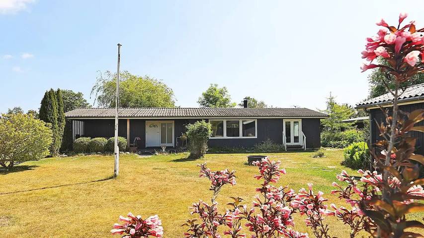 Ferieudlejning for 5 personer, med Terrasse og Have i Faxe Ladeplads