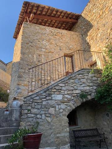 Gîte pour 2 personnes, avec jardin ainsi que vue et piscine à Saint-Sauveur-de-Cruzières
