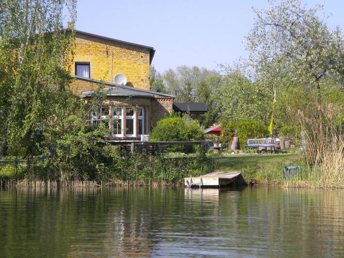 Ferienhaus für 4 Personen, mit Garten und Seeblick in Zehdenick
