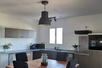 Gîte pour 4 personnes, avec jardin à Lédenon