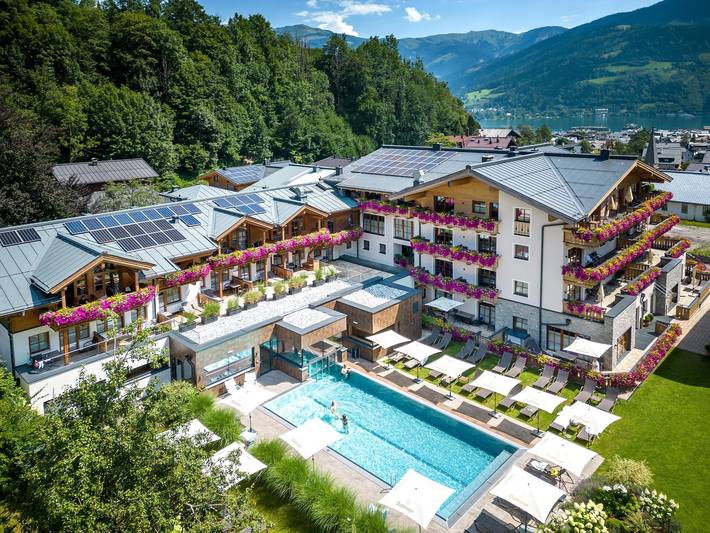 Hotel für 4 Personen, mit Balkon und Terrasse sowie Garten und Pool in Zell am See