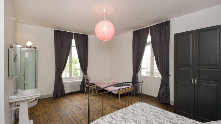 Location de vacances pour 16 personnes, avec vue ainsi que piscine et jardin à Usson-du-Poitou - 2