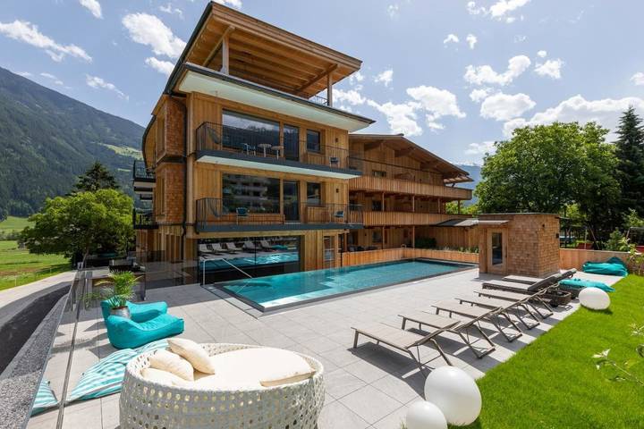 Vakantiewoning voor 5 personen, with uitzicht and sauna as well as zwembad and tuin in Ried im Zillertal