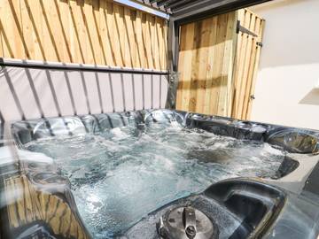 Log Cabin for 14 People in Filey, North Yorkshire, Photo 1