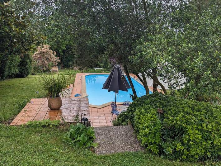 Location de vacances pour 2 personnes, avec Terrasse ainsi que Jardin et Piscine dans Saint-Michel-de-Lapujade