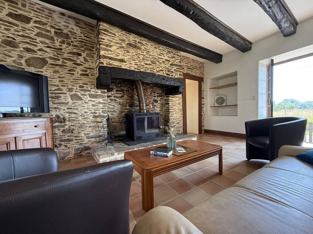 Casa de piedra auténtica con jardín en el corazón del Périgord Verde in Angoisse, Périgord Vert