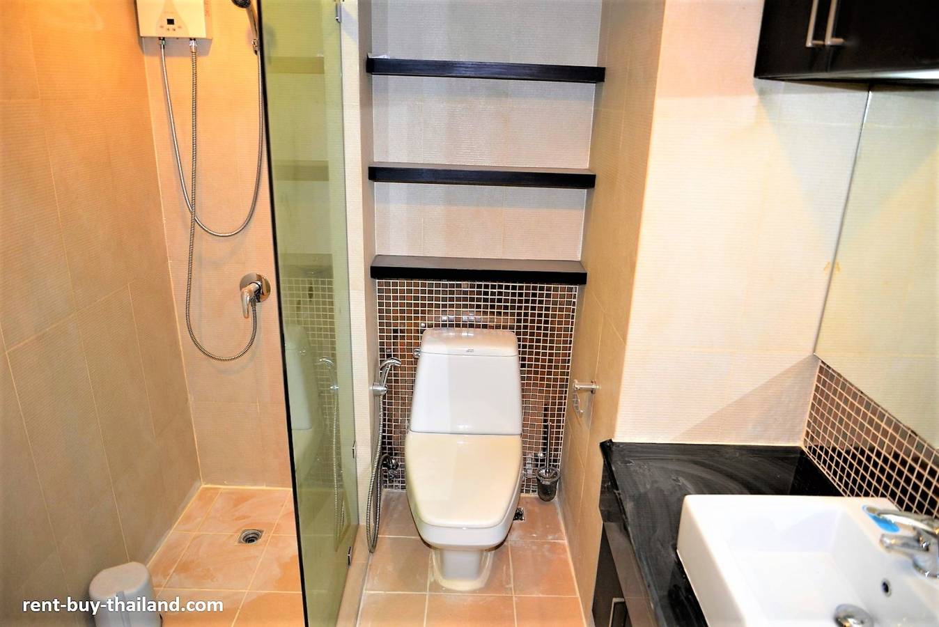 Entire holiday apartment, Jomtien Beach 1-Bed condo - Sleeps 2 - w Pool in Pattaya, Chon Buri Province