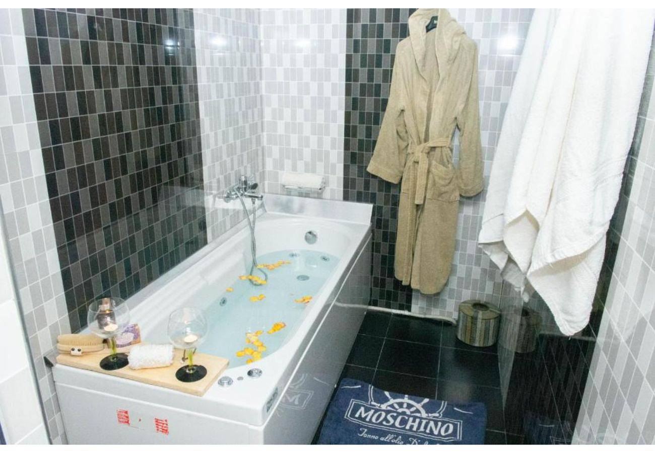 Entire studio, Studio Apartment 'Tajo Suite' with Sea View, Wi-Fi and Air Conditioning in Greece