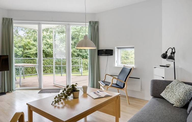 Ferieleilighet for 6 personer, med hage og terrasse i Gudhjem