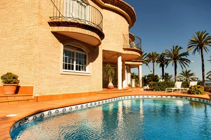 Villa for 12 people, with Balcony and Terrace as well as Garden and Pool in Albufera de València Natural Park
