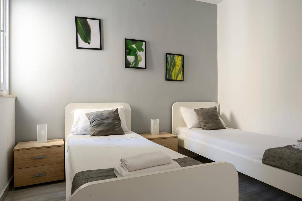 Appartement de vacances entier, F3 Room 2, Private Room two single beds shared bathroom in Msida, Île de Malte
