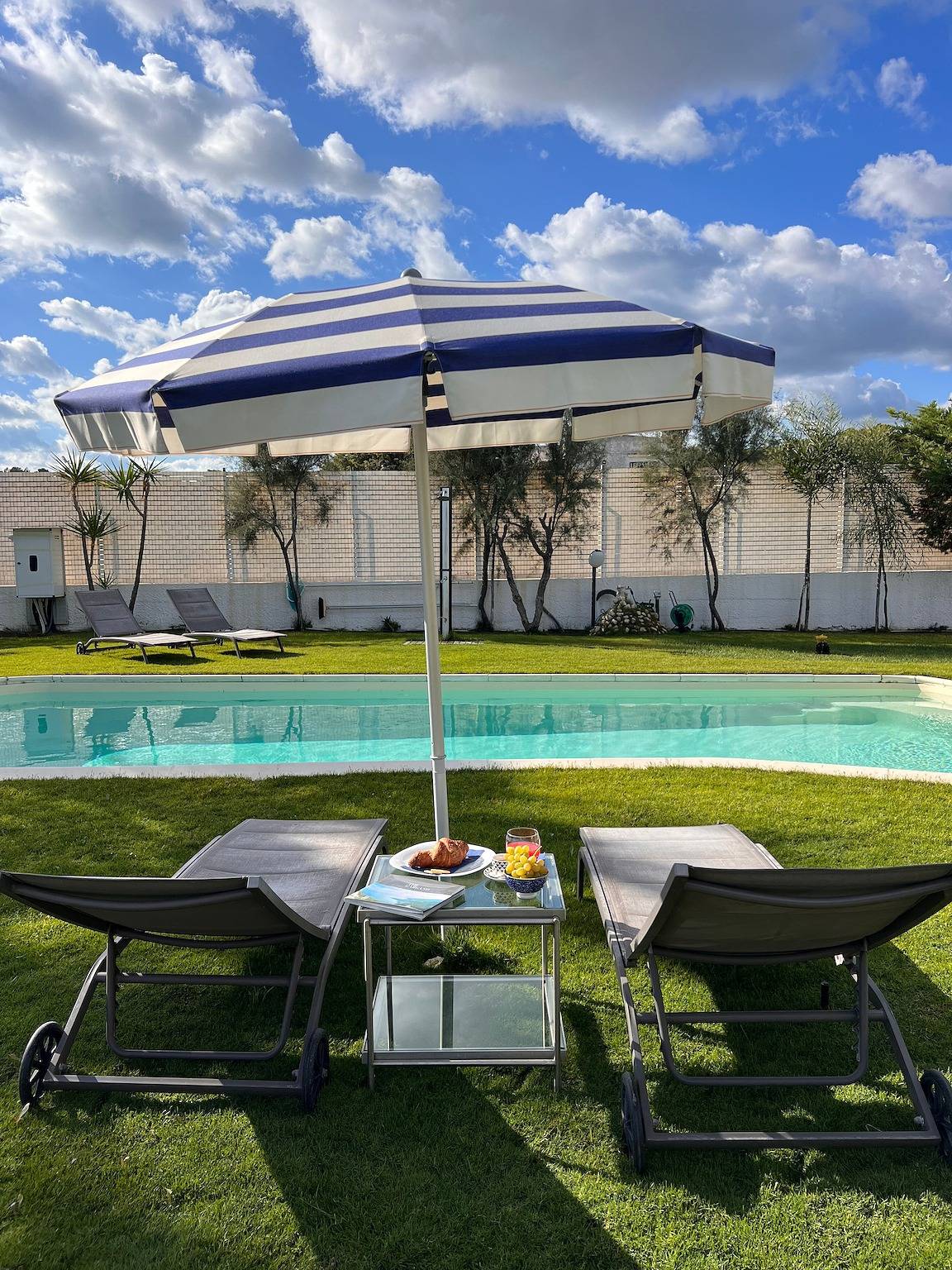 Villa "Miami Vieste" vicino alla spiaggia con piscina privata e Wi-Fi in Vieste, Gargano