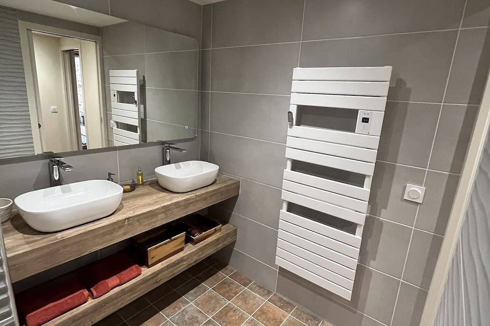 Apartamento entero, Maison de Village Romantique et Typique au Centre du Village in Régusse, Región Brignoles