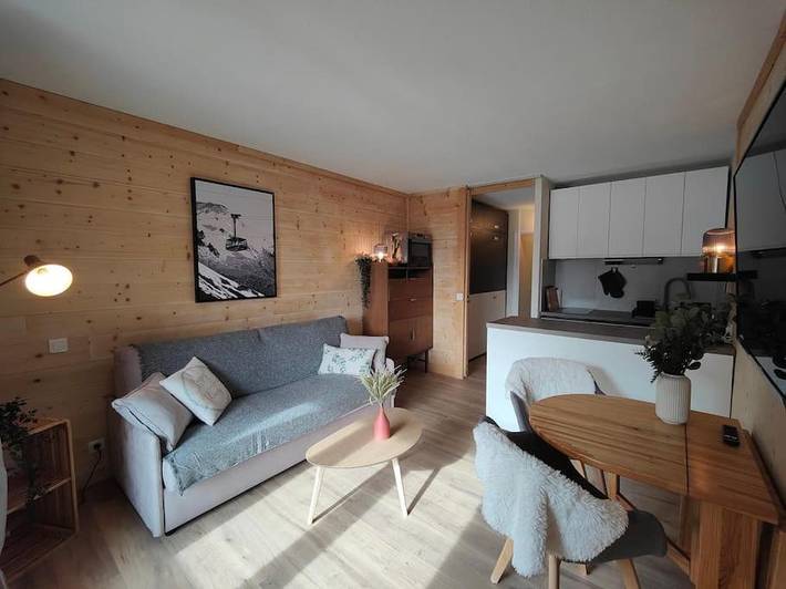 Gîte pour 4 personnes, avec vue et terrasse, adapté aux familles dans Cinéma L'Aiguille