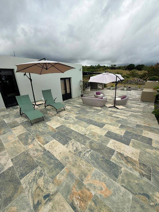 Location de vacances pour 15 personnes, avec jardin ainsi que piscine et vue, animaux acceptés dans Trois Mares - 3