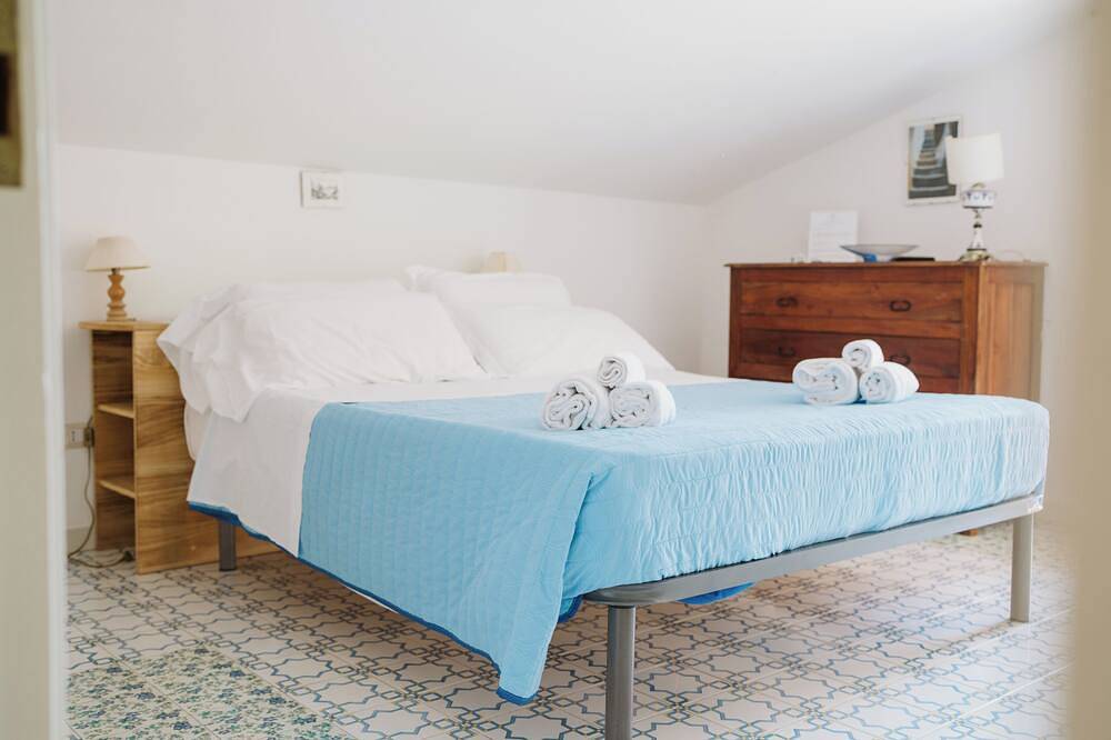 Appartamenti in Villa immersa tra gli Ulivi, vista mare, Ascea Cilento in Ascea, Cilento