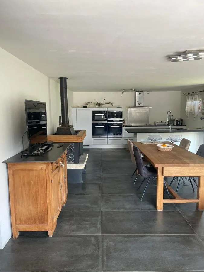 Chalet para 4 personas, con terraza y piscina - 1