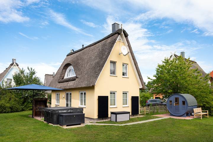 Ferienhaus für 5 Personen, mit Whirlpool und Garten sowie Pool und Sauna