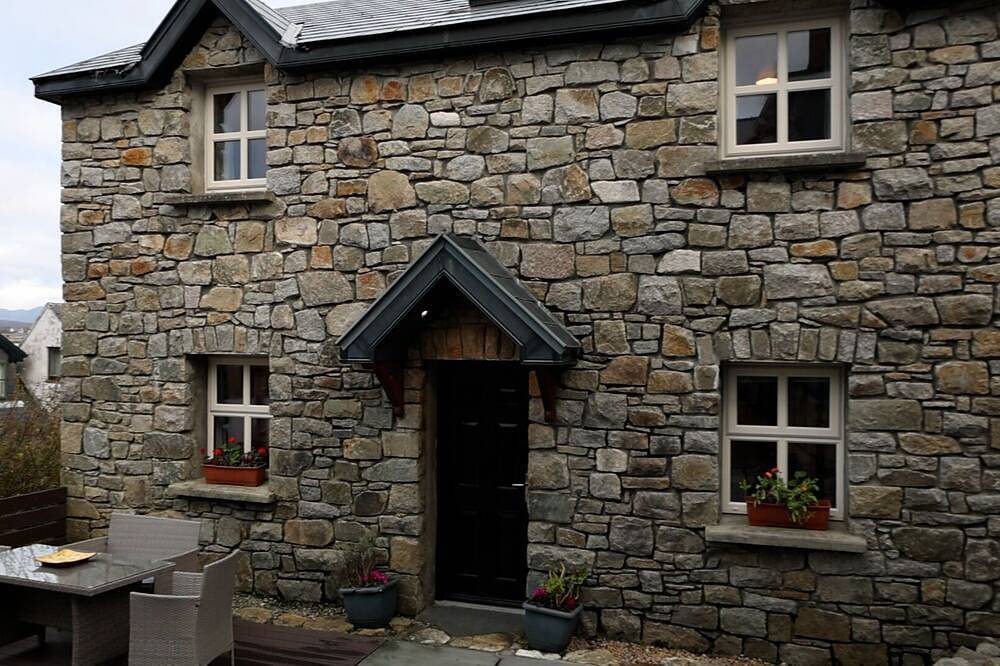 Ryans Roundstone Retreats Abbys cottage in Roundstone, Connemara